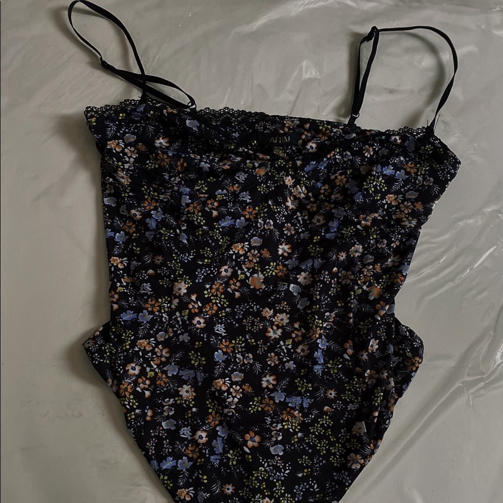 ✨Liam Bodysuit In Noir/ Lilac Ditsy✨